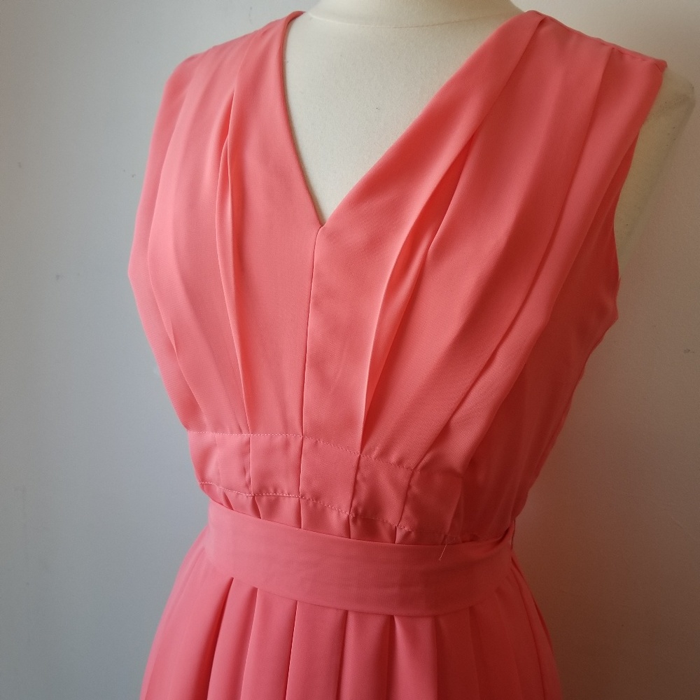 Ann Taylor Pleated dress Petite Size 6 - Picture 8 of 8